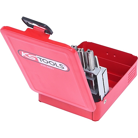 Roter Werkzeugkoffer mit Gewindebohrern. Koffer mit KS TOOLS Logo.